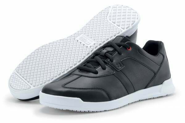 Freestyle II lightweight trainers for work with white non-slip outsoles