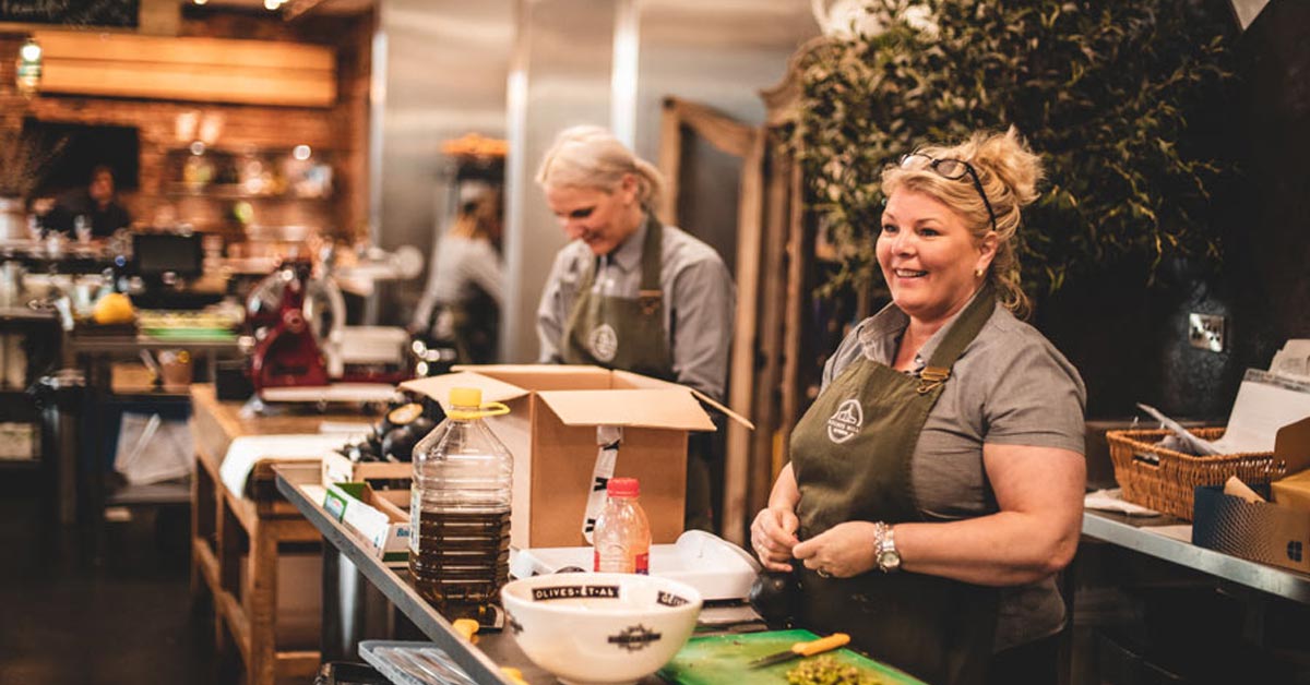 Trois employées de supermarché