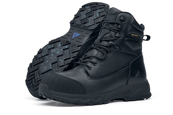 Delvin safety boot with composite toe cap and ICE PRO slip-resistant outsoles