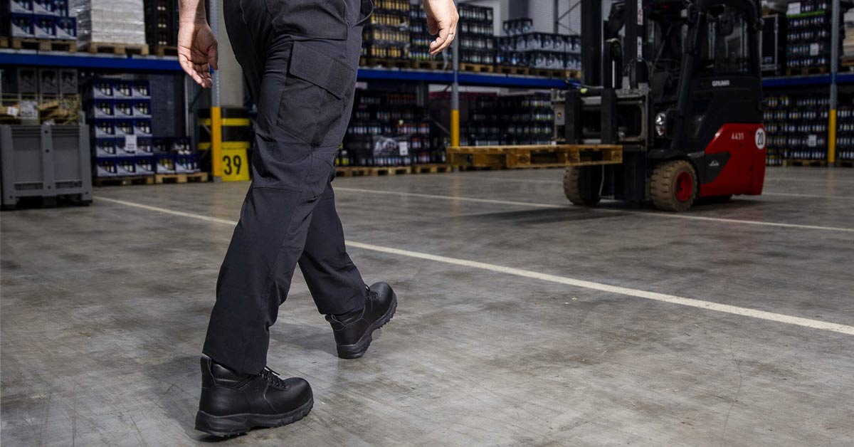 Warehouse worker in Engineer IV CT slip-resistant safety shoes walking towards forklift