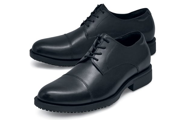 Zapatos del modelo Senator, en color negro, de Shoes For Crews